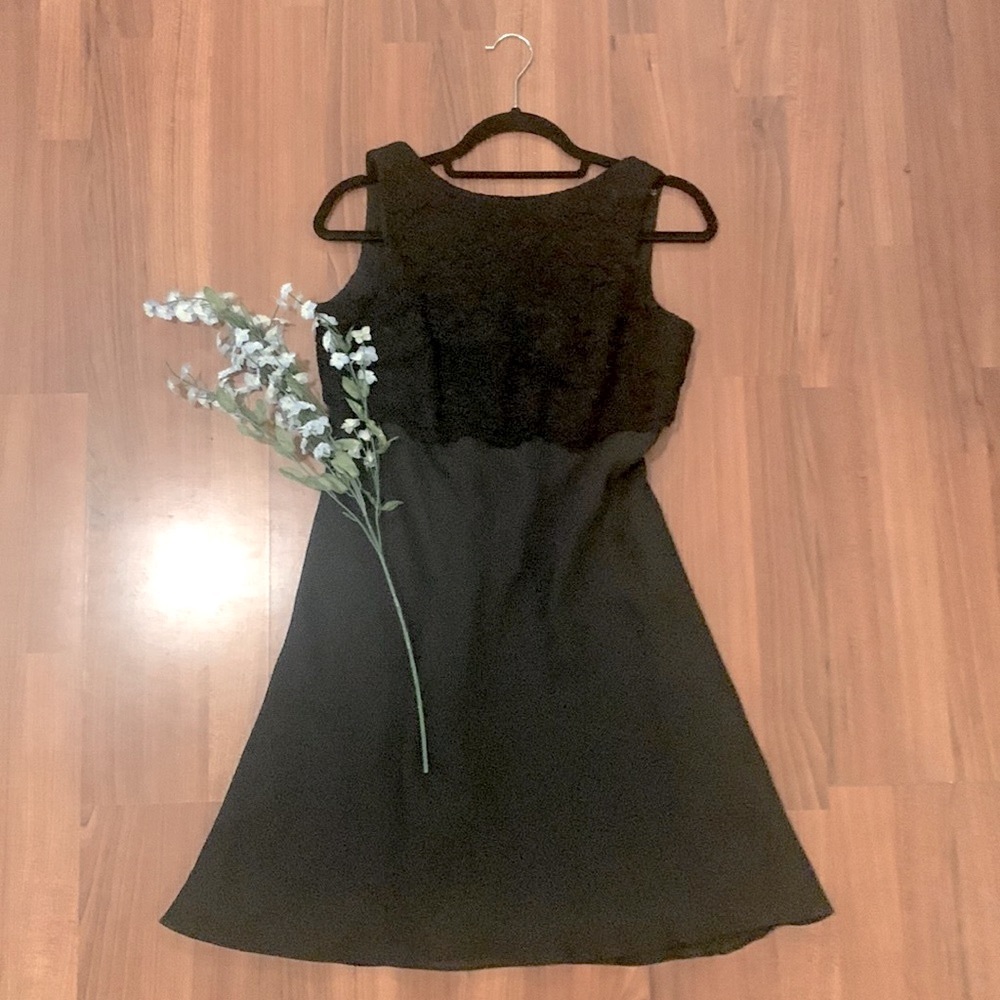 Ann Taylor Dress with Lace Detail on Bodice
